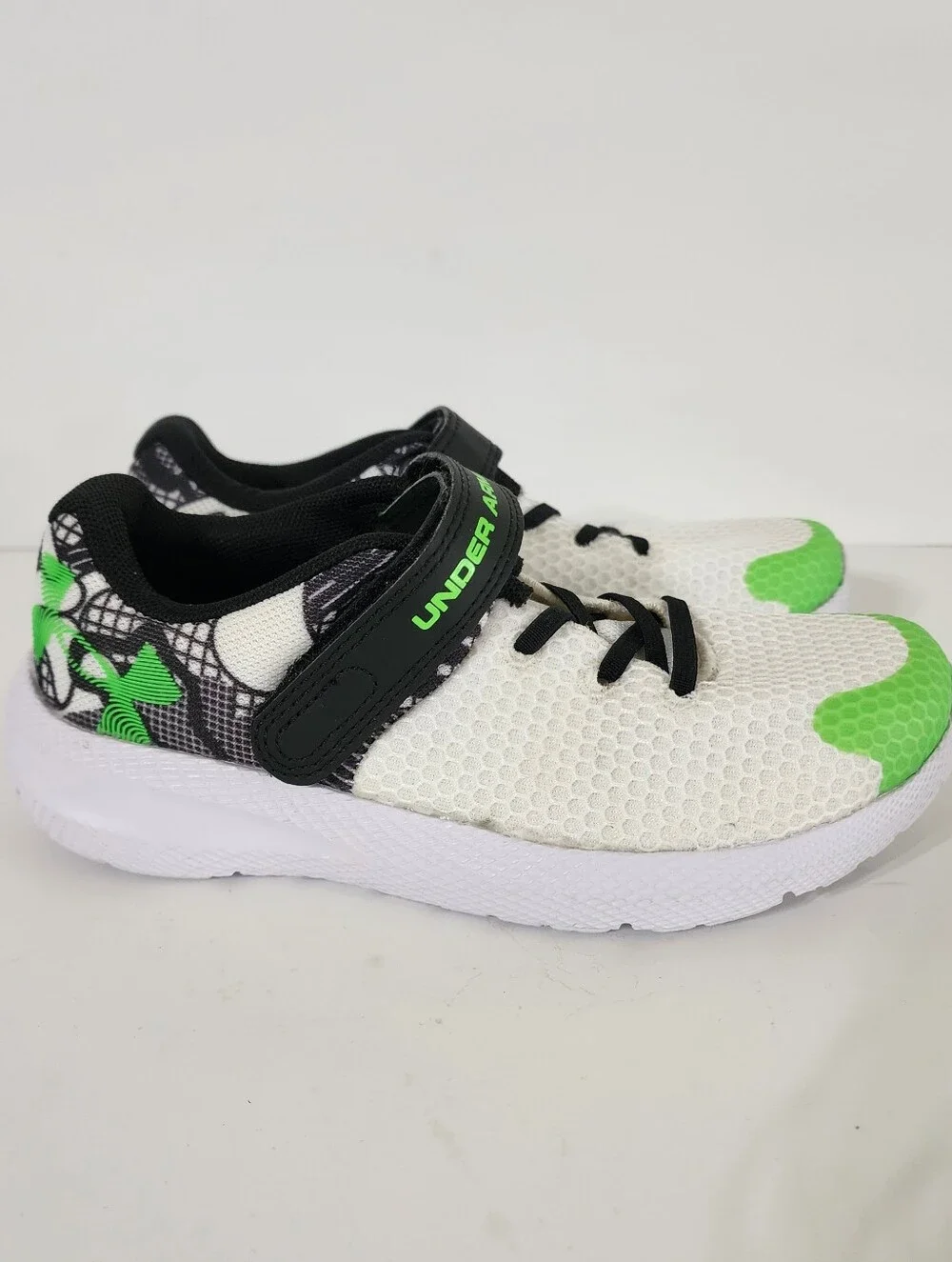 Under Armour Boys 2Y Pre-School UA Pursuit 2 Big Logo AC Colorshift Shoes